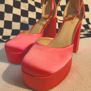 Badgley Mischka~Giada Round Toe Platform Heels~Hot Pink Satin~SIZE 11 ~Adorable!